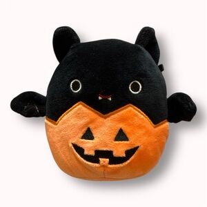 NEW 4.5” RARE Emily the bat in pumpkin Squishmallow